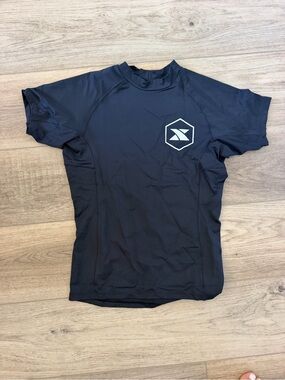 Short-Sleeve Black Men's Swim Rash Guard with Hex Logo